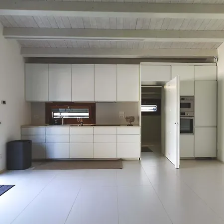 Villa Jilliot Bay سامبييري